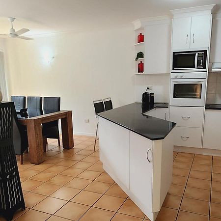 La Villa At Beach Court Airlie Beach Exterior foto