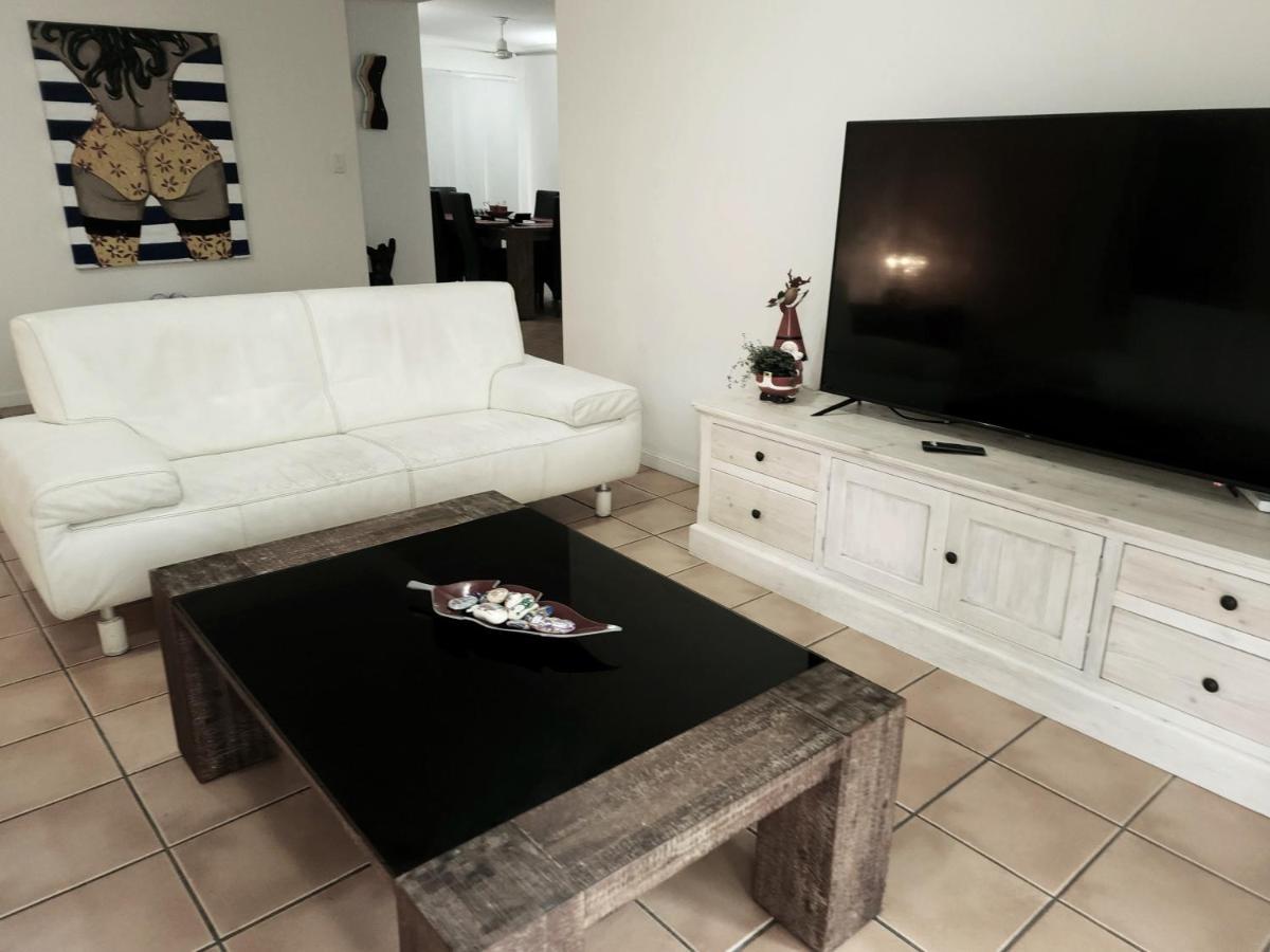 La Villa At Beach Court Airlie Beach Exterior foto
