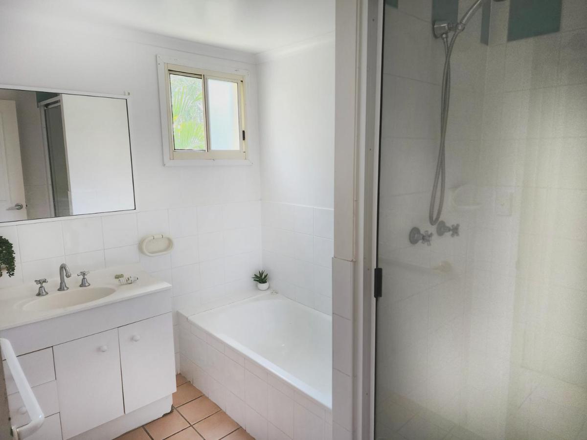 La Villa At Beach Court Airlie Beach Exterior foto