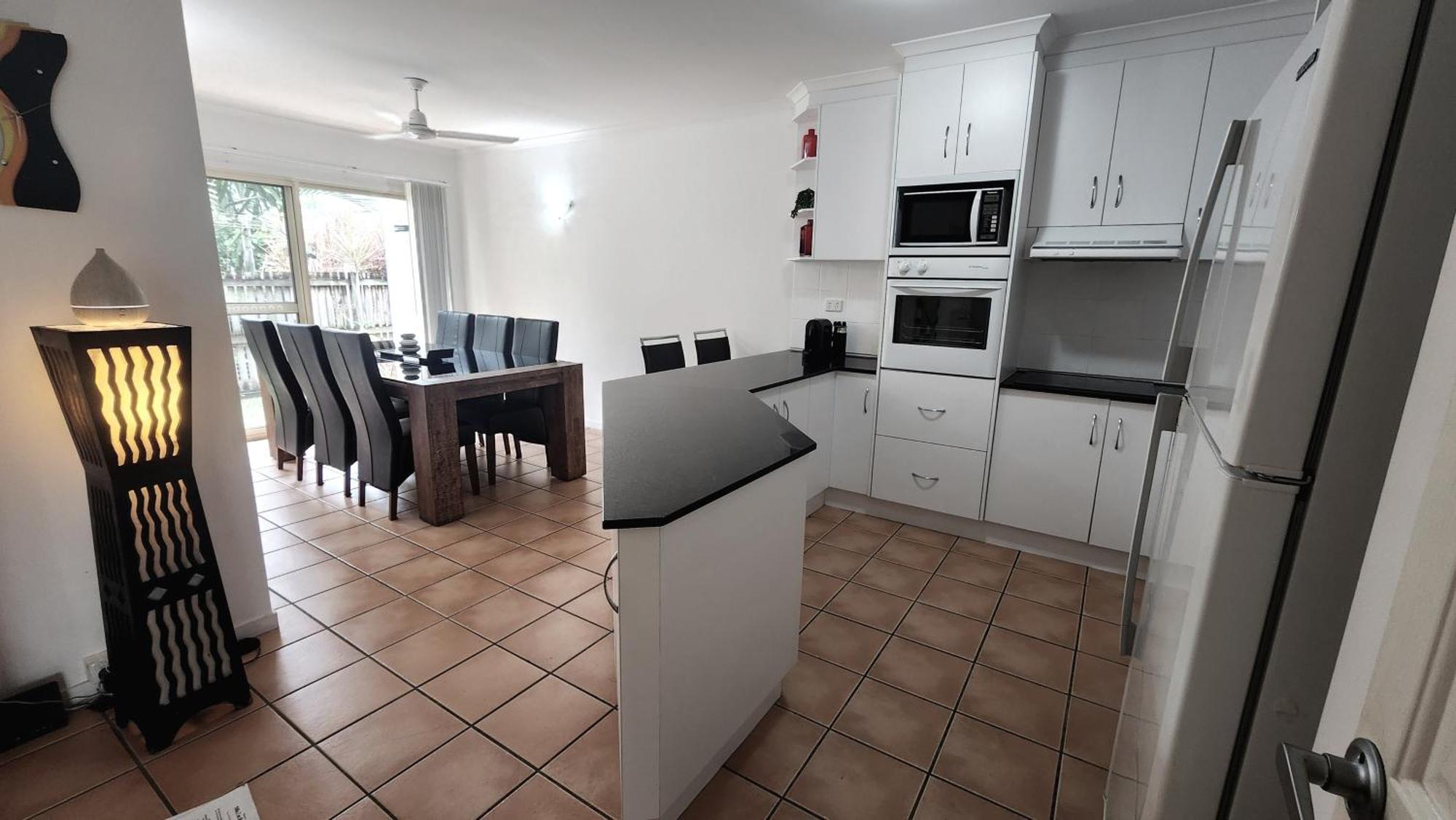 La Villa At Beach Court Airlie Beach Exterior foto