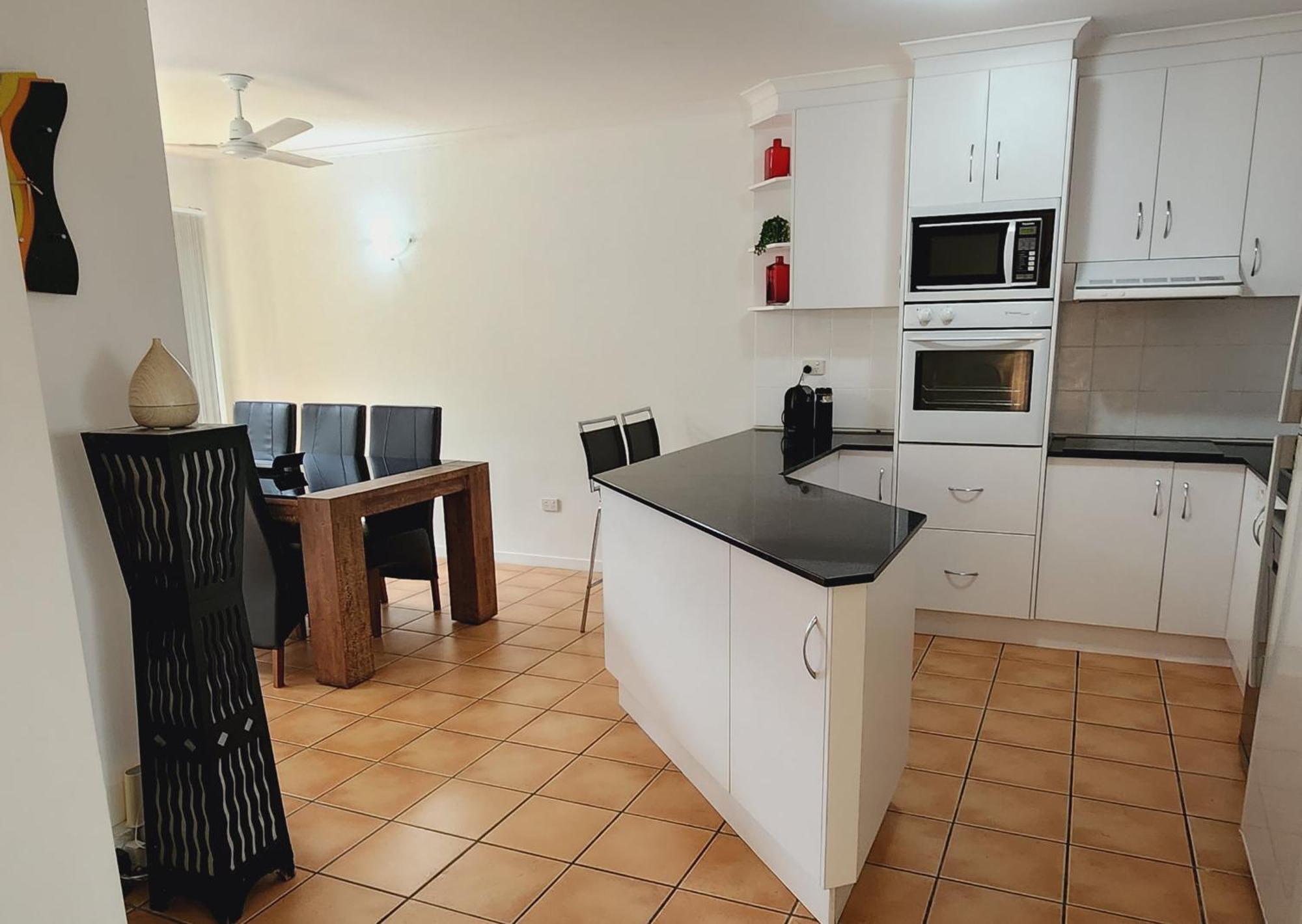 La Villa At Beach Court Airlie Beach Exterior foto